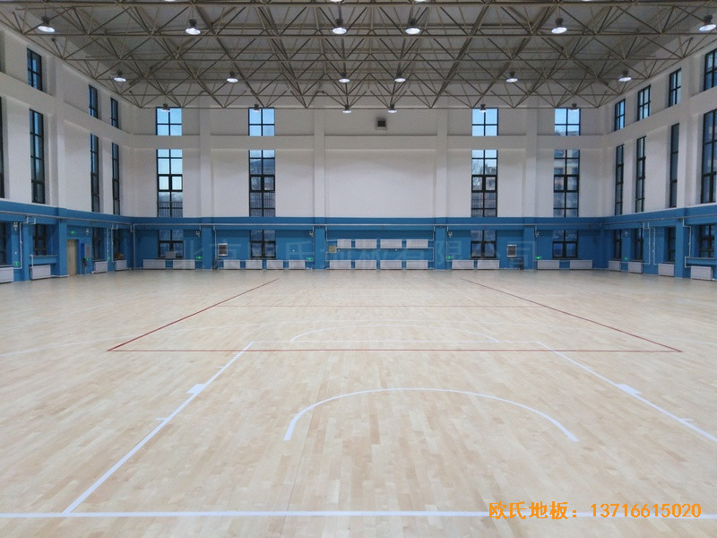 內(nèi)蒙古扎蘭屯職業(yè)學(xué)院籃球館體育木地板鋪裝案例5