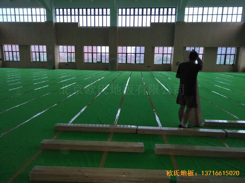 上海松江區(qū)佘北學(xué)校運動館運動木地板安裝案例3