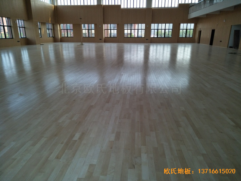 上海松江區(qū)佘北學(xué)校運動館運動木地板安裝案例5