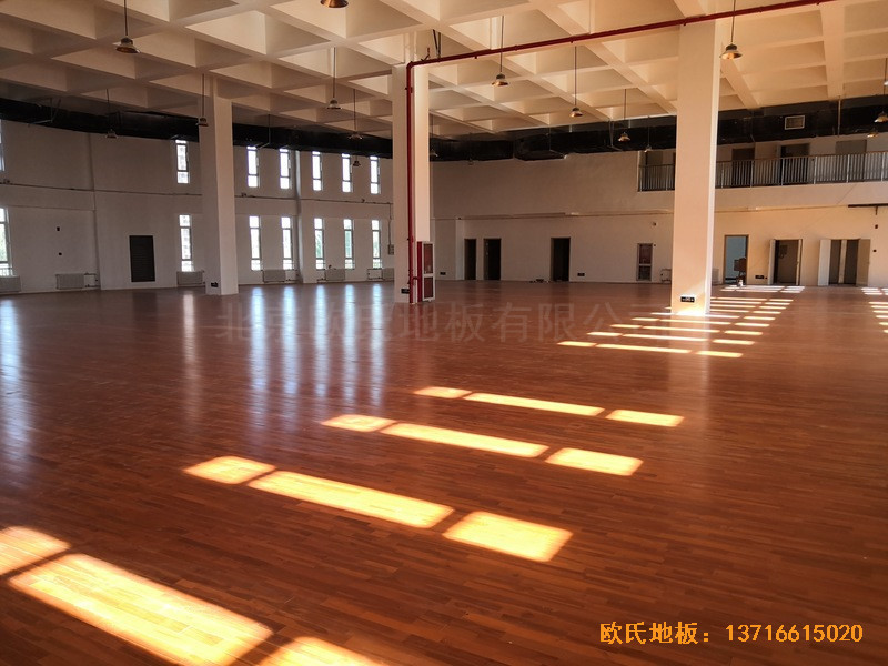 北京房山長(zhǎng)陽小學(xué)訓(xùn)練館體育木地板施工案例2