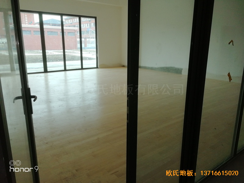 上海松江區(qū)佘山鎮(zhèn)文體中心運動地板鋪裝案例1