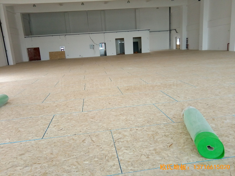 南京浦口區(qū)復(fù)興小學(xué)運(yùn)動(dòng)館運(yùn)動(dòng)木地板施工案例2