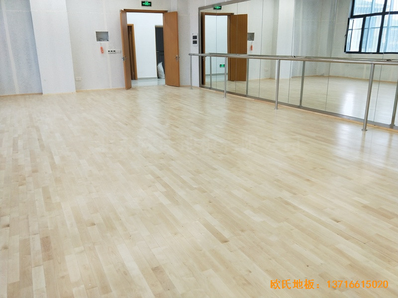 四川宜賓五糧液白酒學院運動館體育木地板鋪設案例4