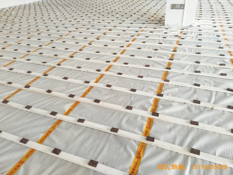 四川宜賓市臨港實驗學(xué)校體育館體育地板鋪裝案例1