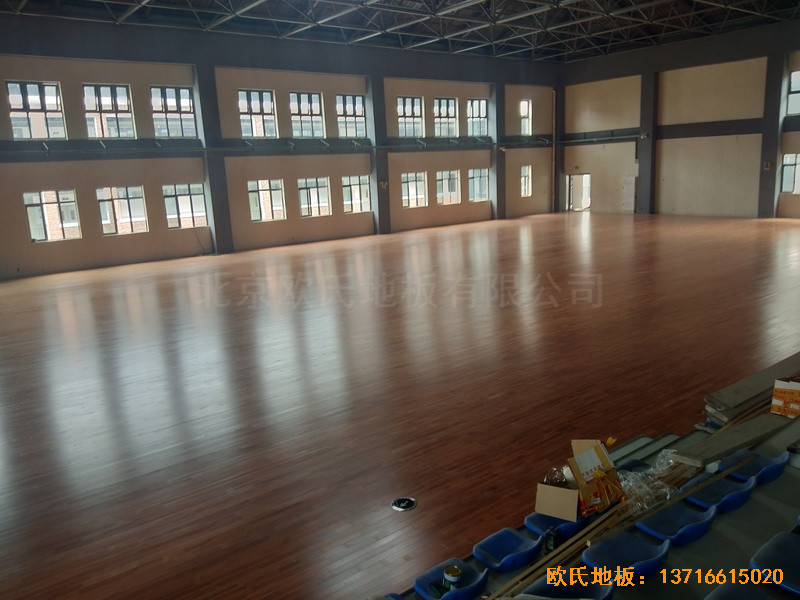 四川成都怡馨家園中學(xué)運(yùn)動(dòng)館體育木地板施工案例4