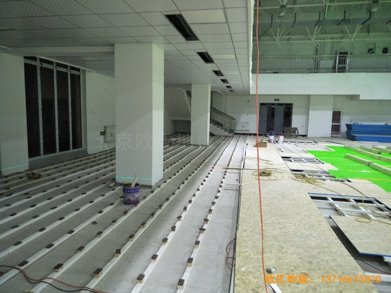 天津一號(hào)路四十八中籃球館運(yùn)動(dòng)木地板安裝案例1