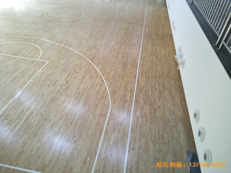 天津一號(hào)路四十八中籃球館運(yùn)動(dòng)木地板安裝案例4