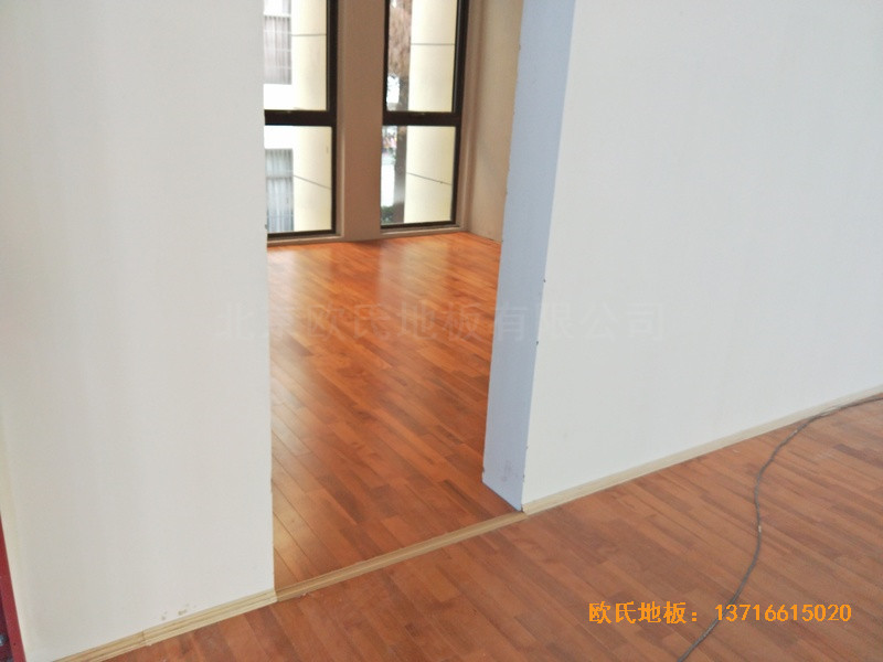安徽上派學(xué)區(qū)中心學(xué)?；@球館體育木地板安裝案例3