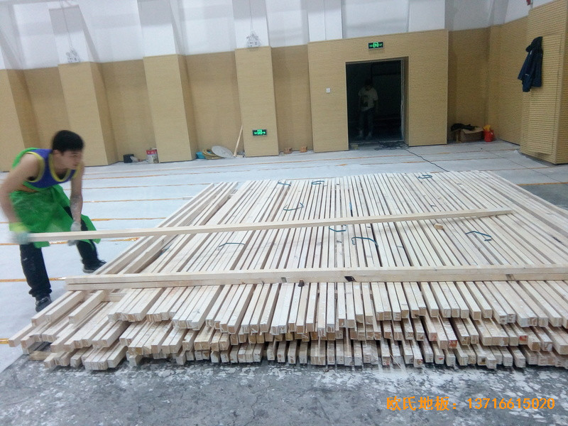 山東濟(jì)南歷下區(qū)燕山學(xué)?；@球館運(yùn)動(dòng)地板鋪設(shè)案例1
