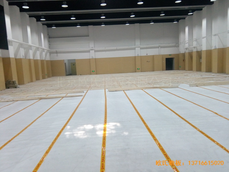 山東濟(jì)南歷下區(qū)燕山學(xué)?；@球館運(yùn)動(dòng)地板鋪設(shè)案例2