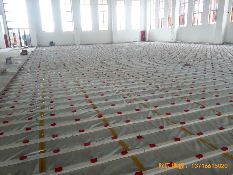 山東濟(jì)南歷城區(qū)雪山小學(xué)籃球館體育地板安裝案例1