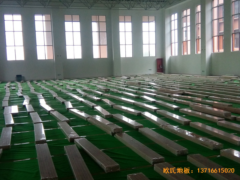 山東濟(jì)南歷城區(qū)雪山小學(xué)籃球館體育地板安裝案例3