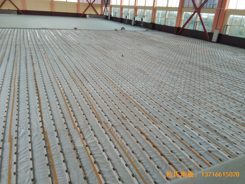 山東濟南章丘雙語學(xué)校籃球館運動木地板安裝案例1