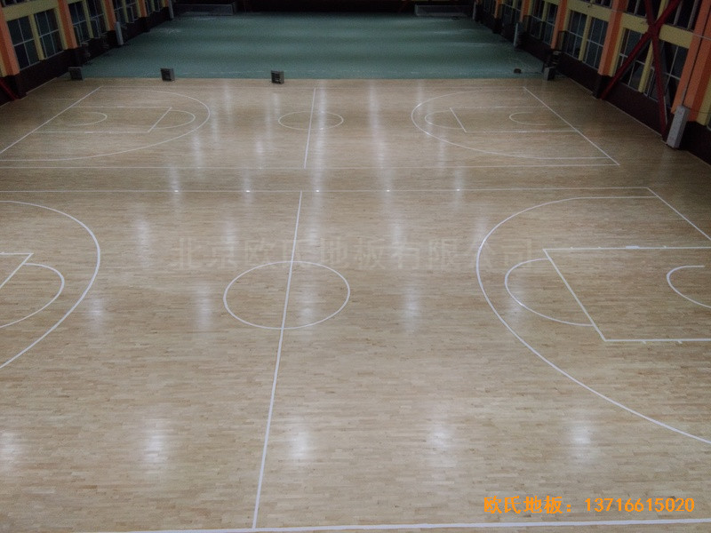 山東濟南章丘雙語學(xué)校籃球館運動木地板安裝案例5
