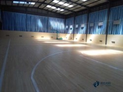 普通籃球木地板施工團(tuán)隊(duì)