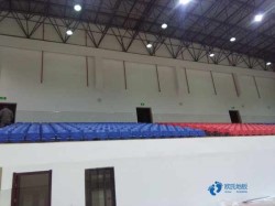 大學(xué)體育運(yùn)動(dòng)木地板施工隊(duì)