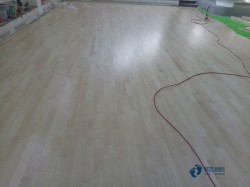 籃球木地板為什么會(huì)鼓起來